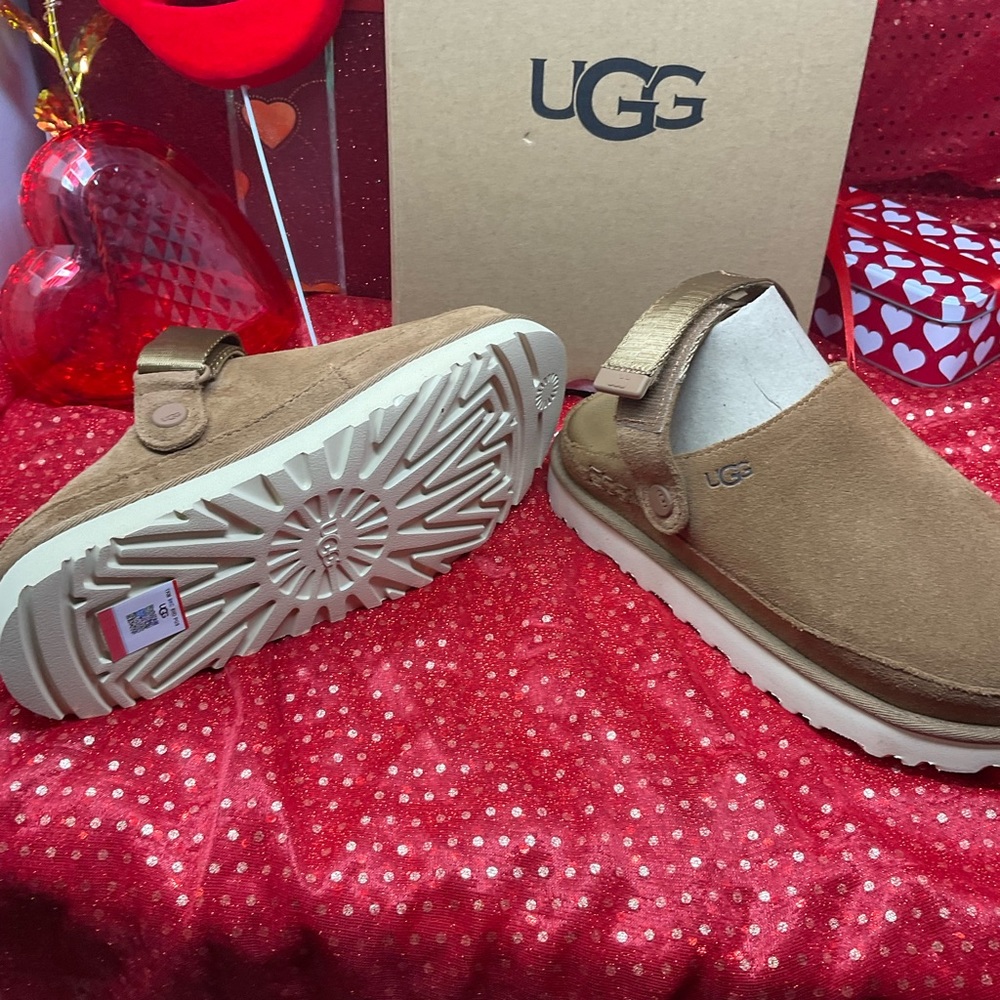 Ugg - Picture 2 of 4